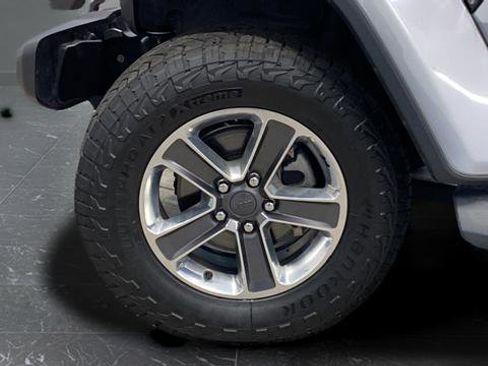 Used 2020 Jeep Wrangler Unlimited Sahara AWD/4WD image 35