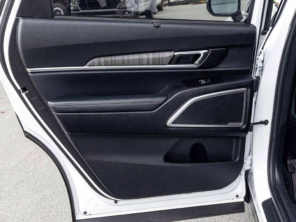 Used 2024 Kia Telluride EX w/ EX Captain's Chair Package AWD/4WD image 14
