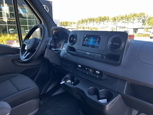 Used 2024 Mercedes-Benz Sprinter 2500 image 18