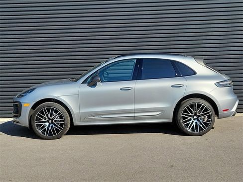 Certified 2025 Porsche Macan Turbo image 2