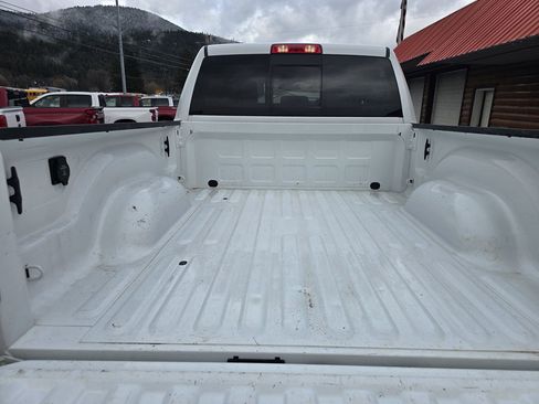Used 2024 RAM 2500 Laramie AWD/4WD image 9
