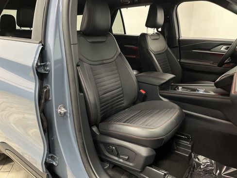 Used 2025 Ford Explorer ST-Line w/ Premium Package image 35