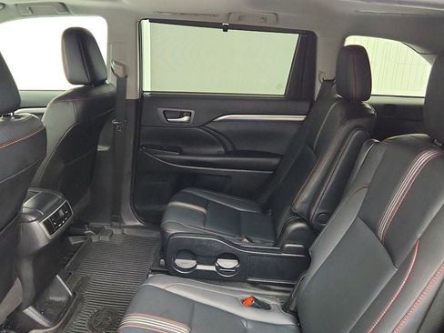 Used 2019 Toyota Highlander SE AWD/4WD image 19