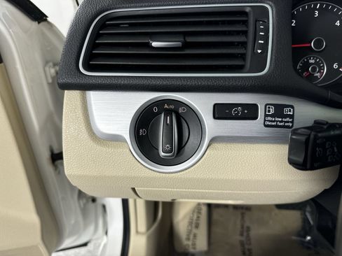 Used 2012 Volkswagen Passat TDI SE FWD image 13