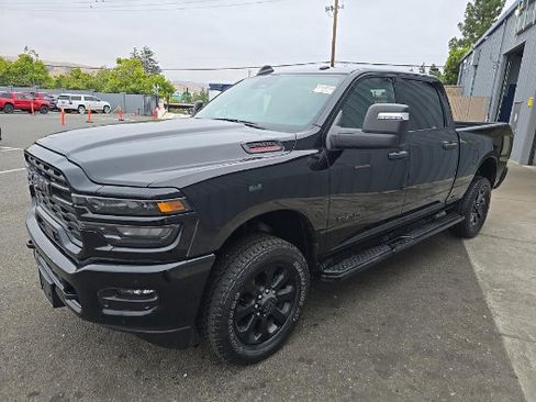 Used 2025 RAM 2500 Big Horn AWD/4WD image 3