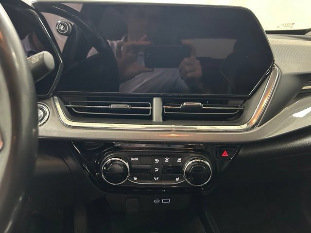 Used 2025 Chevrolet Trax ACTIV FWD image 19