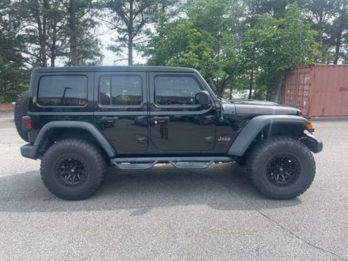 Used 2022 Jeep Wrangler Unlimited Rubicon w/ Cold Weather Group AWD/4WD image 3