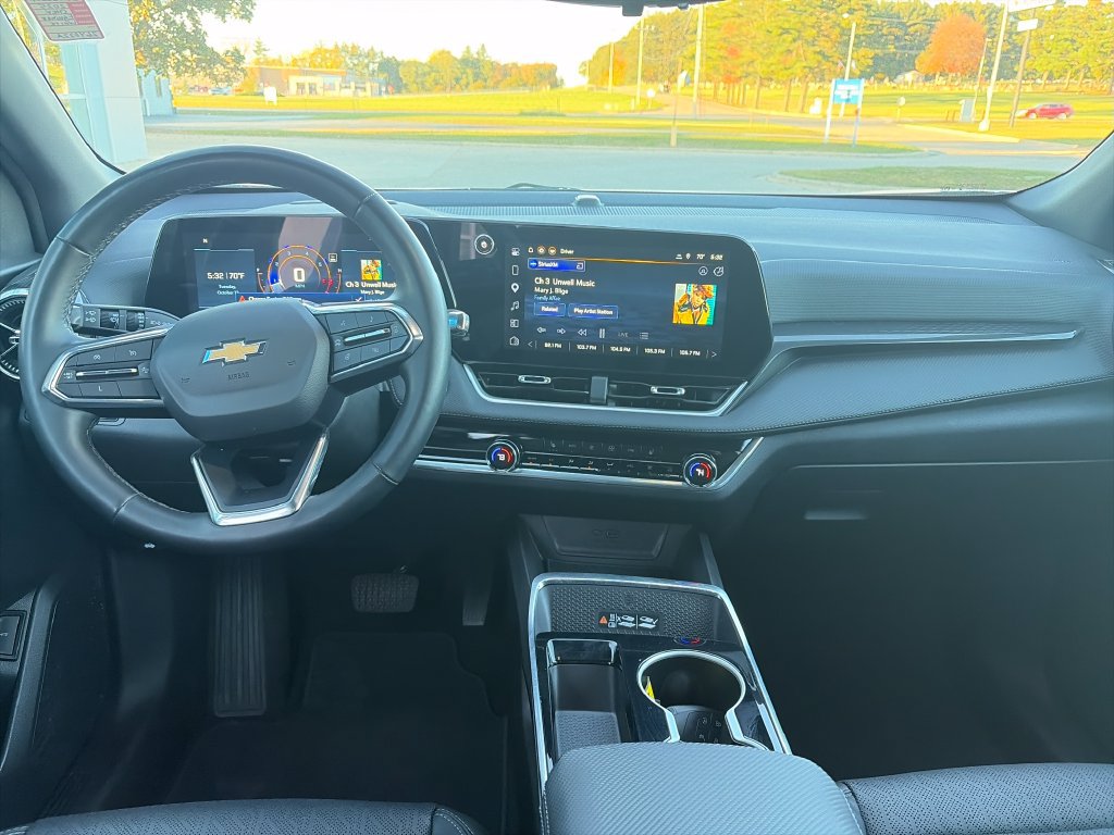 Used 2025 Chevrolet Equinox LT w/ Convenience Package II AWD/4WD image 12