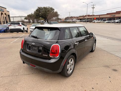 Used 2017 MINI Cooper 4-Door Hardtop image 5