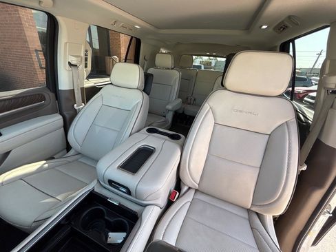 Used 2024 GMC Yukon Denali w/ Advanced Technology Package AWD/4WD image 20
