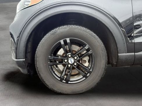 Used 2023 Ford Explorer XLT image 21