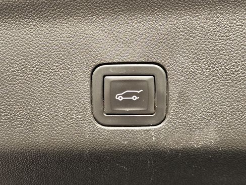 Used 2023 GMC Yukon XL Denali AWD/4WD image 10