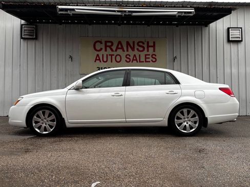 Used 2005 Toyota Avalon XLS image 1