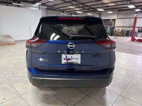 Used 2025 Nissan Rogue SV image 4