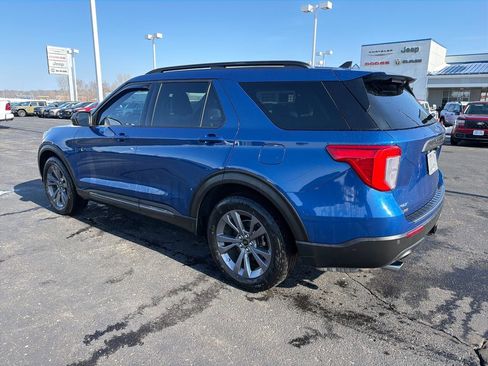 Used 2021 Ford Explorer XLT w/ Equipment Group 202A image 3