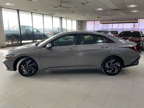 Used 2025 Hyundai Elantra SEL image 4