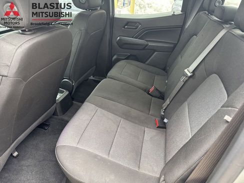 Used 2023 Chevrolet Colorado W/T RWD image 13