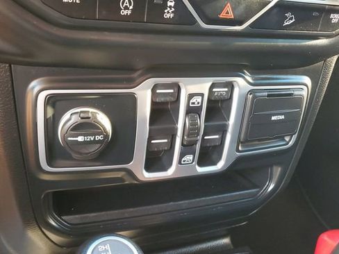Used 2018 Jeep Wrangler Unlimited Sport S AWD/4WD image 21