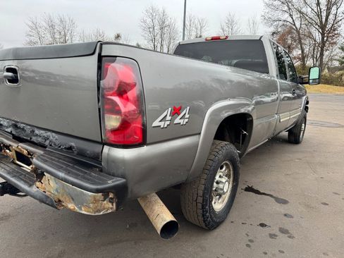 Used 2006 Chevrolet Silverado 2500 LT w/ Heavy-Duty Power Package image 11