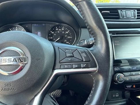 Used 2018 Nissan Rogue SV AWD/4WD image 19