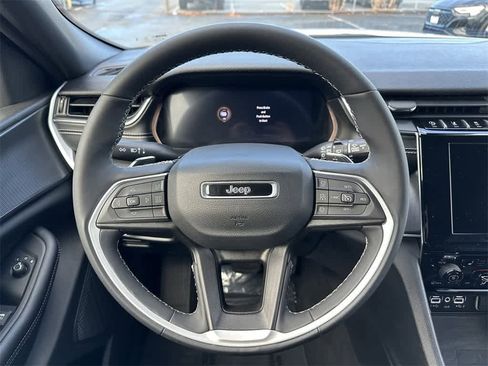 Used 2024 Jeep Grand Cherokee L Laredo image 15