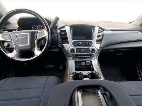 Used 2018 GMC Yukon XL SLT w/ Open Road Package AWD/4WD image 10