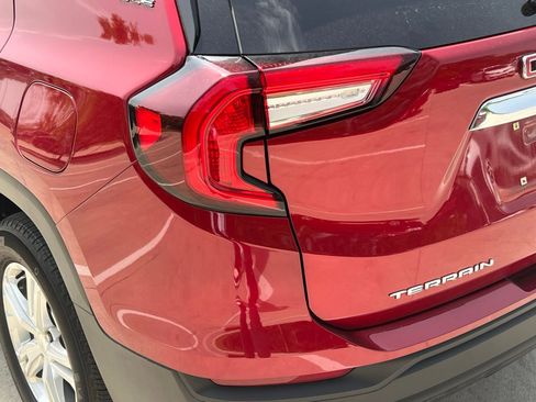 Used 2024 GMC Terrain SLE w/ Driver Convenience Package FWD image 13