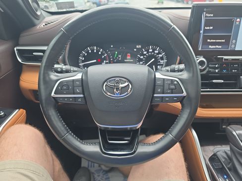 Used 2021 Toyota Highlander Platinum AWD/4WD image 21