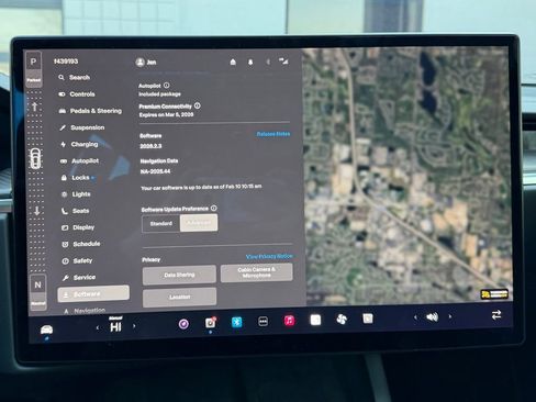 Used 2021 Tesla Model S Plaid image 44