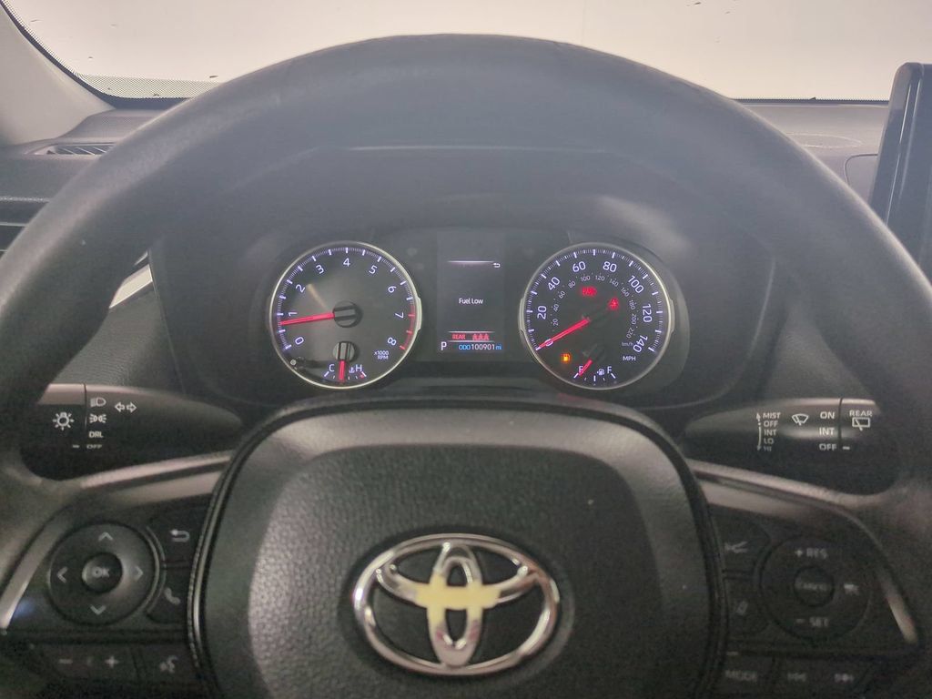 Used 2021 Toyota RAV4 LE FWD image 31