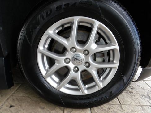 Used 2018 Chrysler Pacifica Limited w/ Tire & Wheel Group image 13