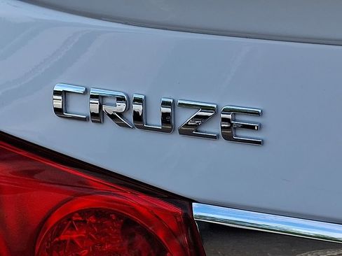 Used 2015 Chevrolet Cruze LTZ w/ Sun, Sound and Sport Package FWD image 28