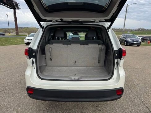 Used 2019 Toyota Highlander XLE image 15