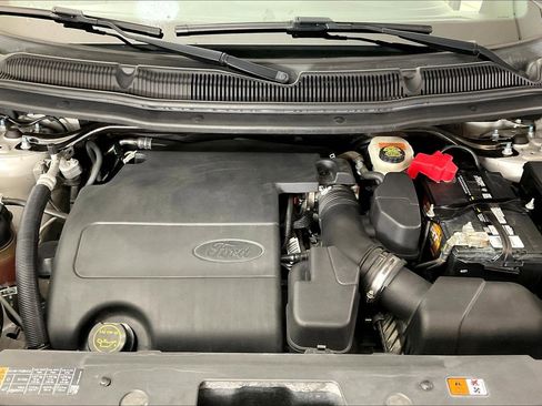 Used 2017 Ford Explorer XLT w/ Equipment Group 202A FWD image 30