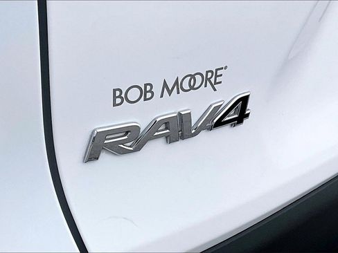 Used 2021 Toyota RAV4 LE image 29