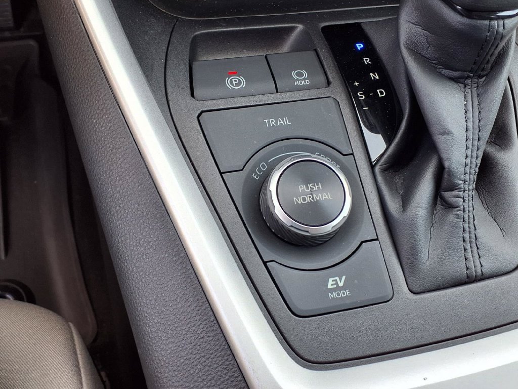 Used 2022 Toyota RAV4 XLE AWD/4WD image 28