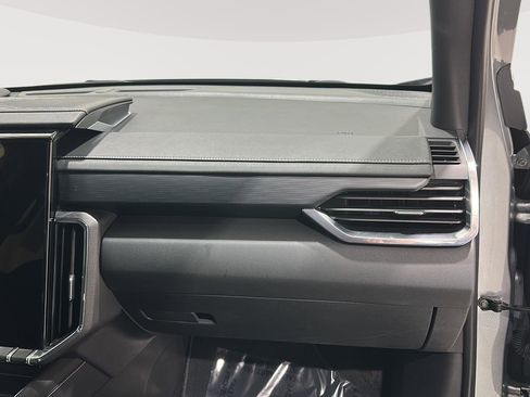 Used 2025 GMC Acadia Elevation image 25