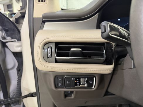 Used 2022 Lincoln Nautilus FWD image 20