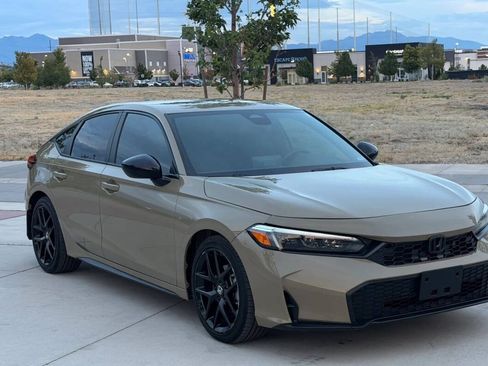 Used 2025 Honda Civic Sport image 3