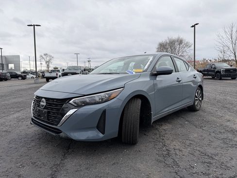 Used 2025 Nissan Sentra SV w/ SV Premium Package image 9