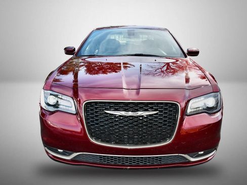 Used 2018 Chrysler 300 S w/ 300S Alloy Package image 10