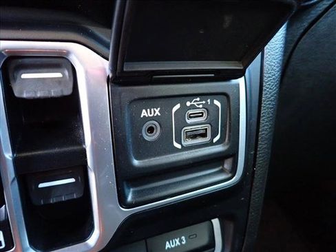 Used 2020 Jeep Wrangler Unlimited Sahara image 19