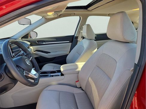 Used 2022 Nissan Altima 2.5 SV w/ SV Premium Package image 13