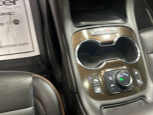 Used 2022 GMC Acadia AT4 w/ Technology Package AWD/4WD image 11