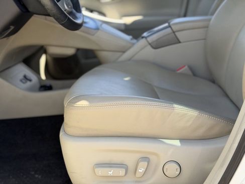Used 2014 Toyota Prius Four w/ Solar Roof Package FWD image 13