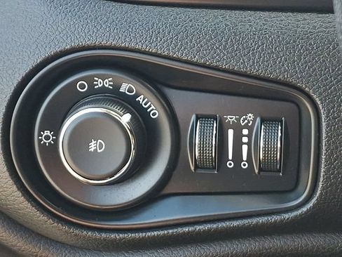 Used 2016 Jeep Renegade Limited AWD/4WD image 9