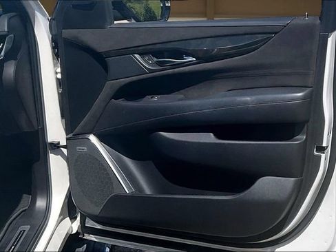 Used 2018 Cadillac Escalade Platinum AWD/4WD image 24