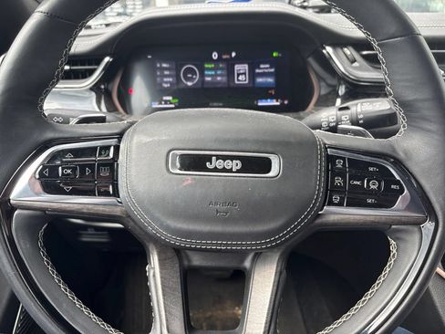 Used 2023 Jeep Grand Cherokee Overland w/ Advanced Protech Group III AWD/4WD image 8