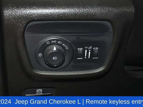 Used 2024 Jeep Grand Cherokee L Limited w/ Luxury Tech Group II image 9