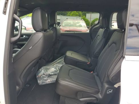 New 2026 Chrysler Pacifica Select FWD image 12
